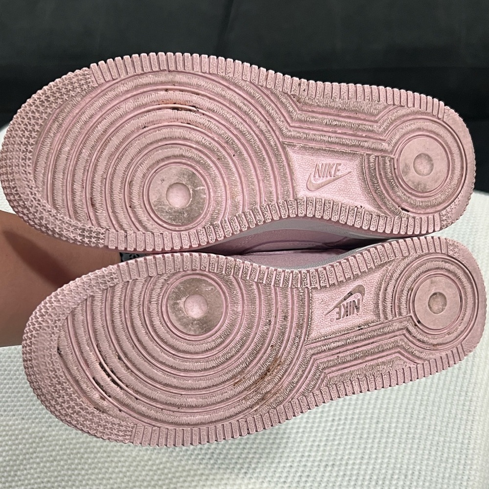 Nike Pink Air Force 1 Low Limited Edition - Picture 12 of 13